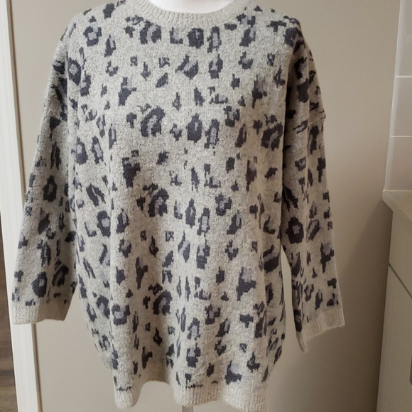 REDUCED 1.23.22 - NWT Easel leopard sweater - Picture 1 of 5